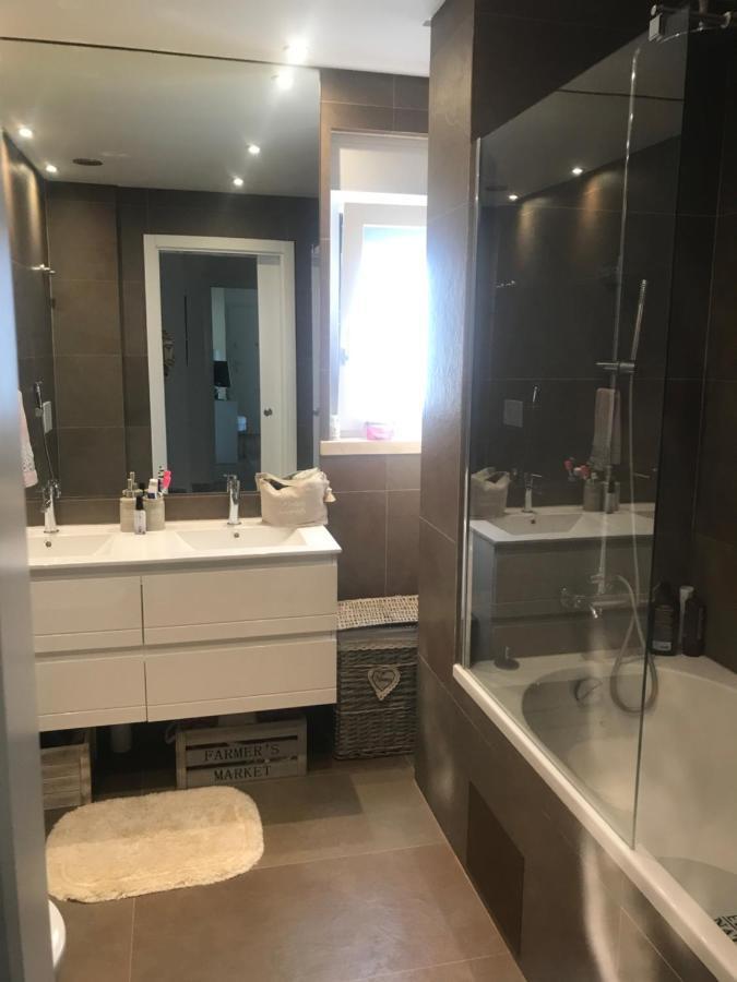 Modern Twin Room With A Balcony Монтіжу Екстер'єр фото