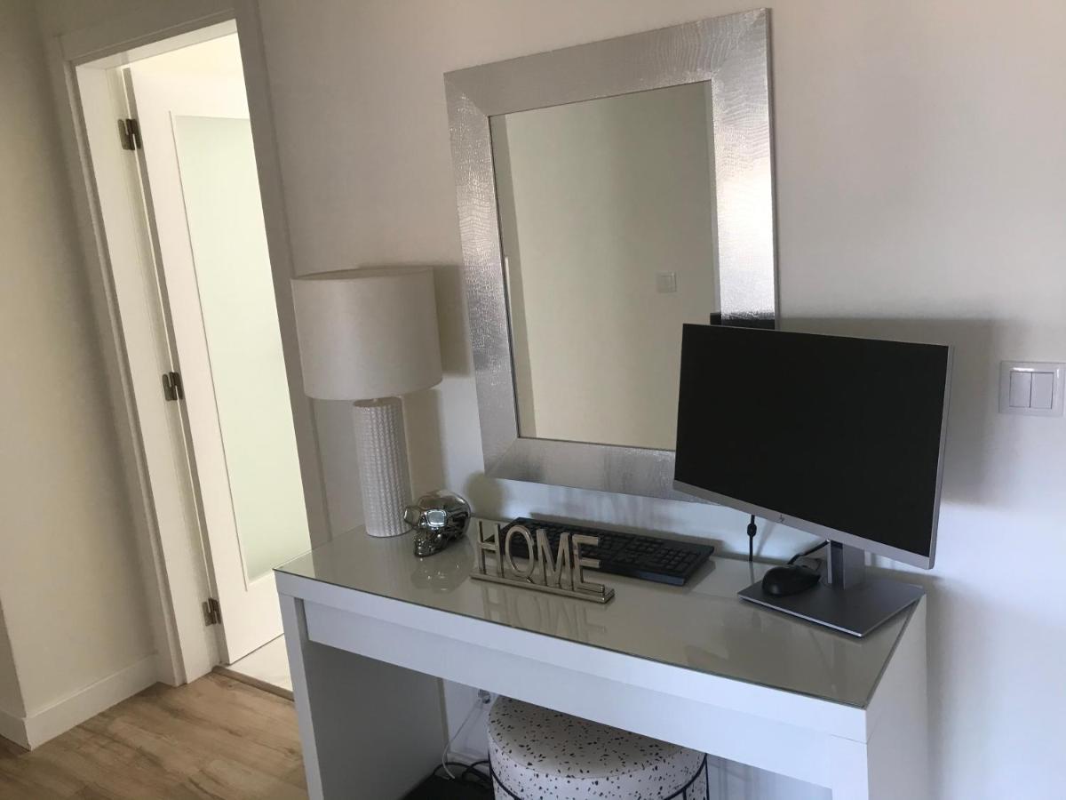 Modern Twin Room With A Balcony Монтіжу Екстер'єр фото