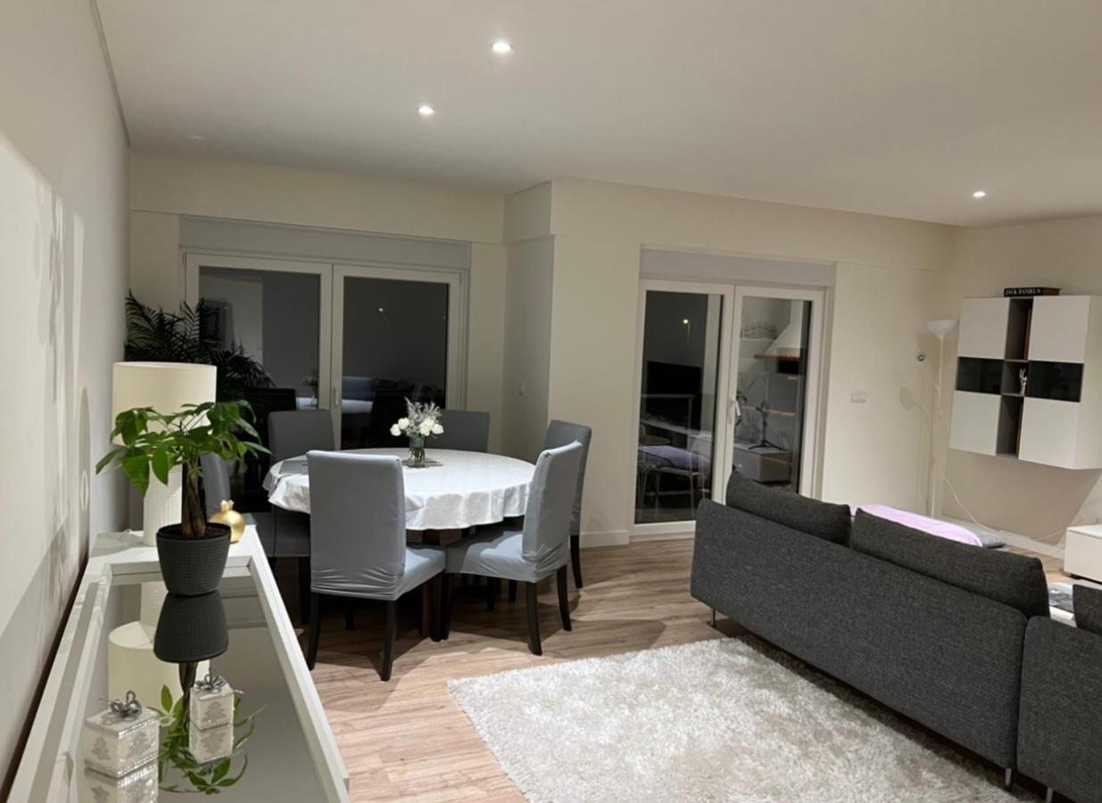 Modern Twin Room With A Balcony Монтіжу Екстер'єр фото