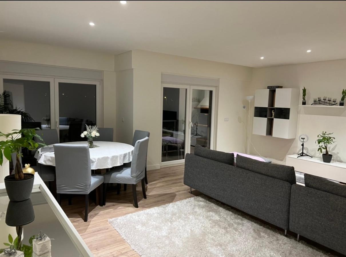 Modern Twin Room With A Balcony Монтіжу Екстер'єр фото