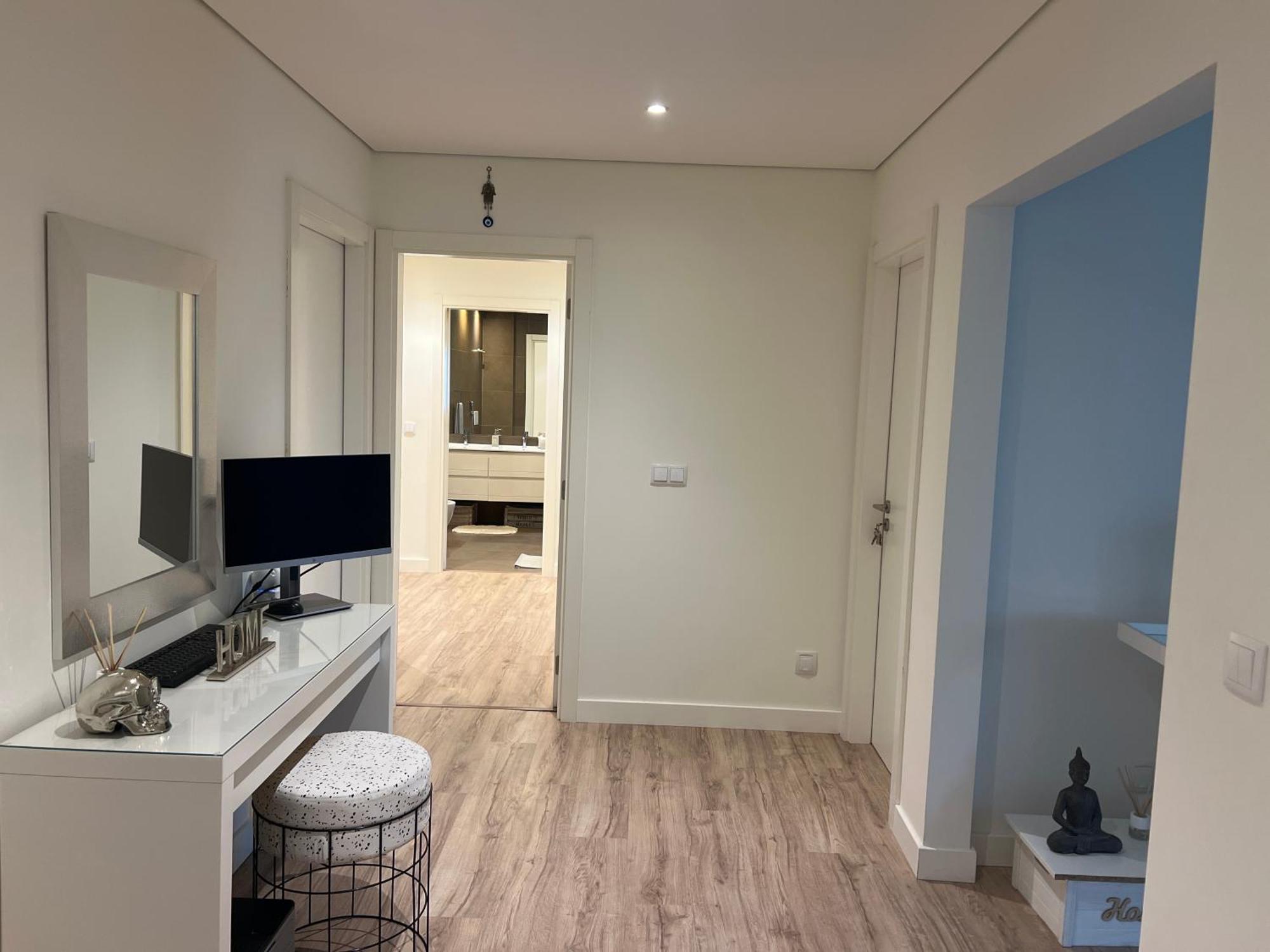 Modern Twin Room With A Balcony Монтіжу Екстер'єр фото