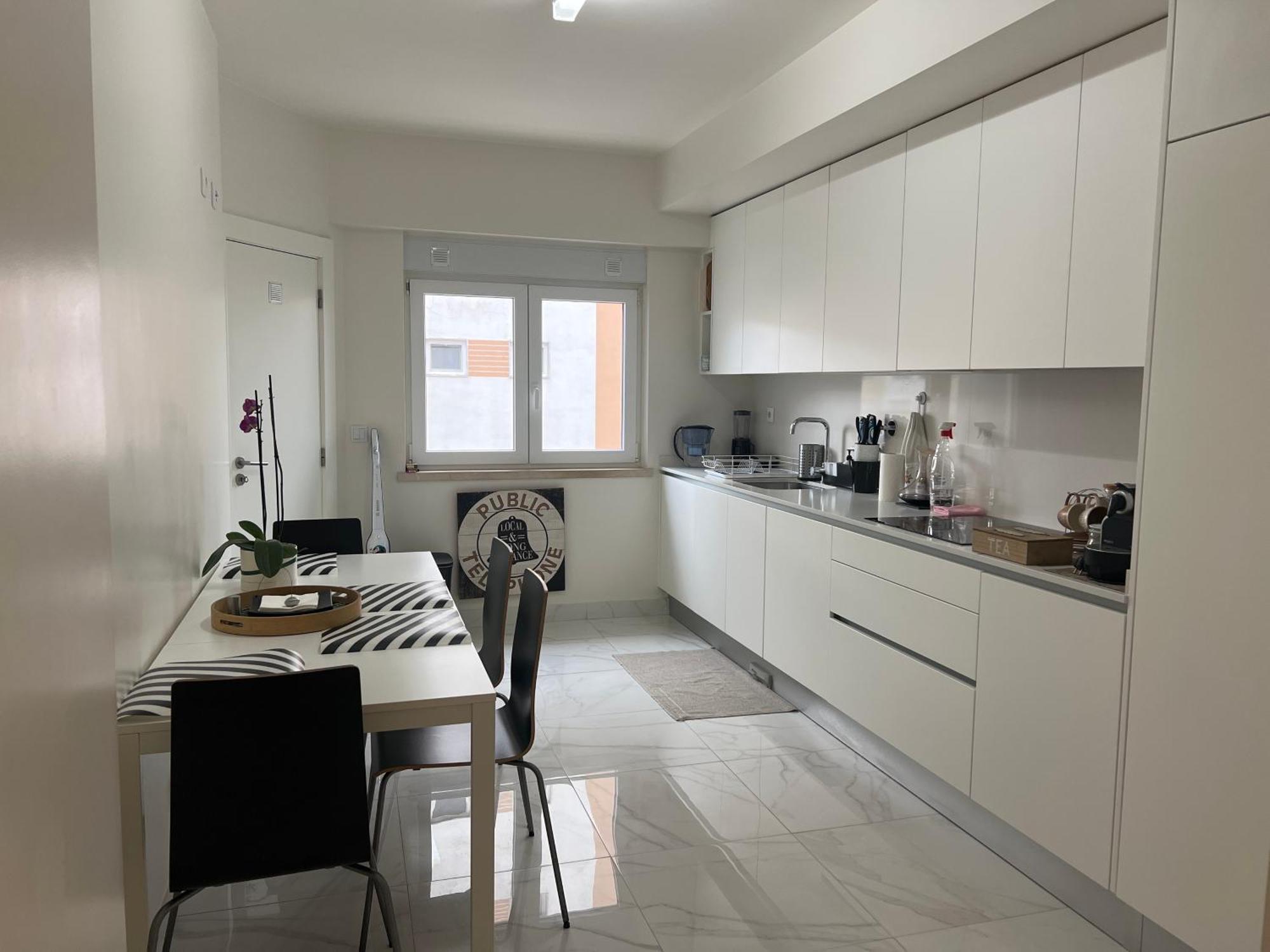Modern Twin Room With A Balcony Монтіжу Екстер'єр фото
