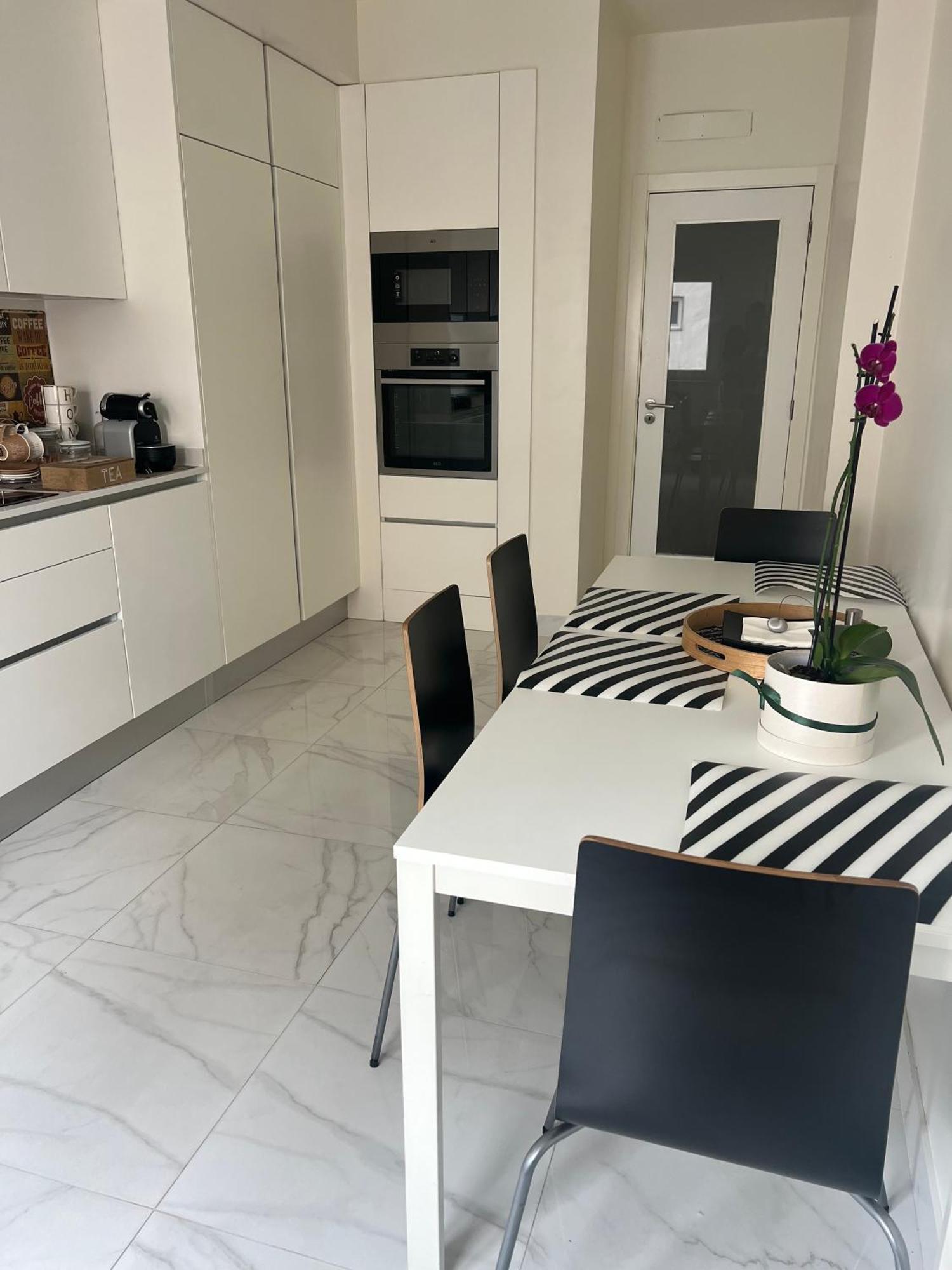 Modern Twin Room With A Balcony Монтіжу Екстер'єр фото