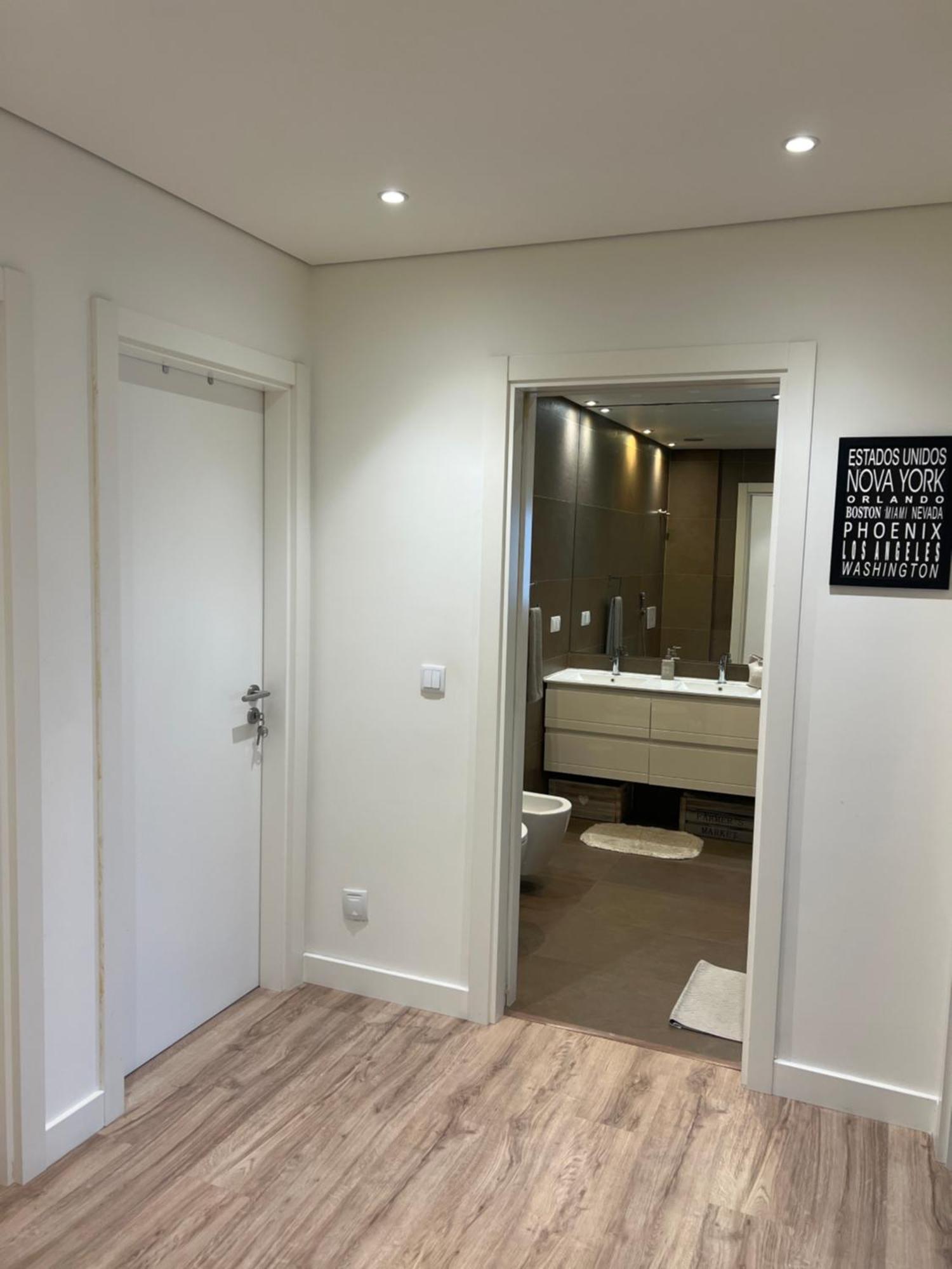 Modern Twin Room With A Balcony Монтіжу Екстер'єр фото