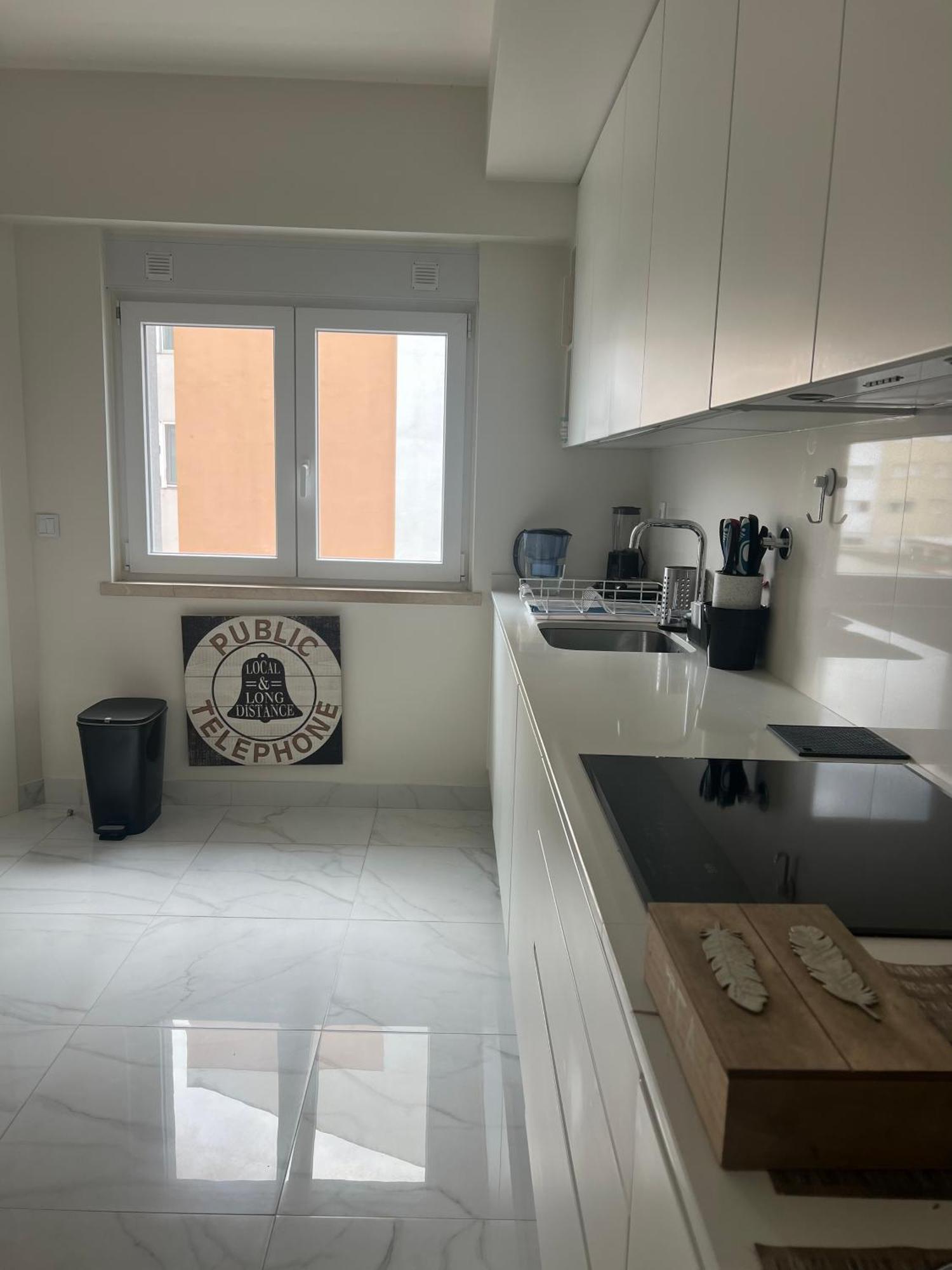 Modern Twin Room With A Balcony Монтіжу Екстер'єр фото